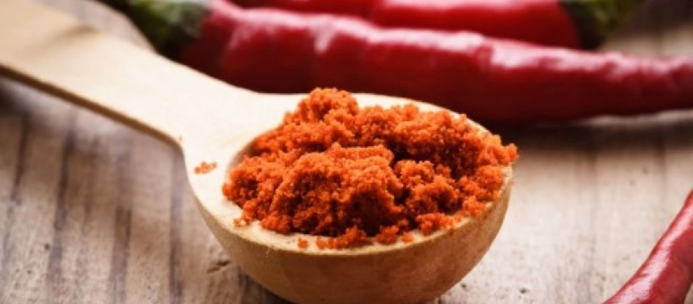 Λάδι πιπεριού Cayenne: Ανακουφίζει από πόνους στη μέση, πονοκεφάλους και φλεγμονές - Δείτε πως να το φτιάξετε μόνοι σας